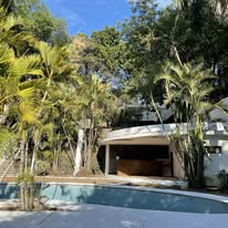 Fachada tropical de propiedad en renta